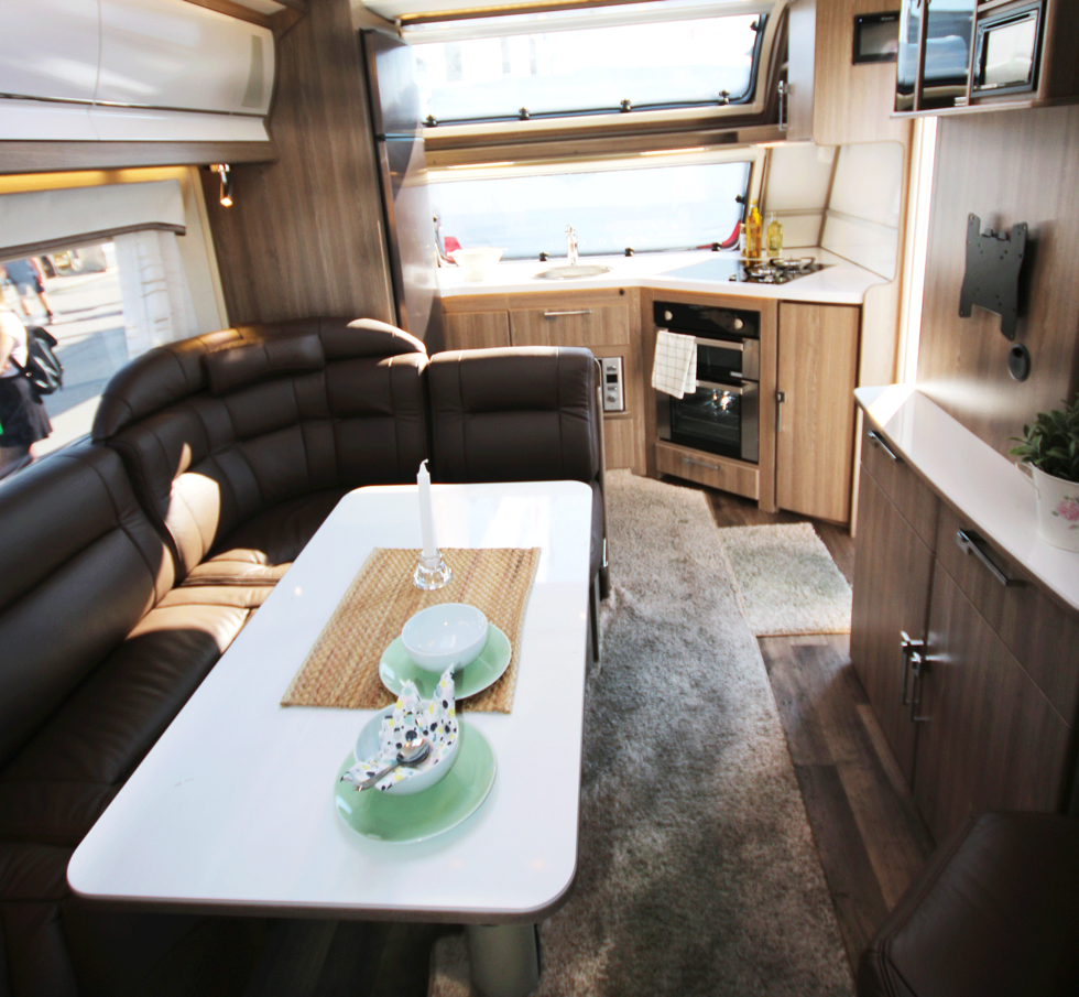 Ny kaross med flera frontkök