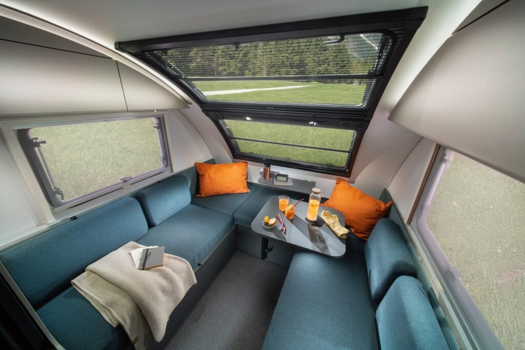 Adria Action Sports 391 LH, sittgrupp