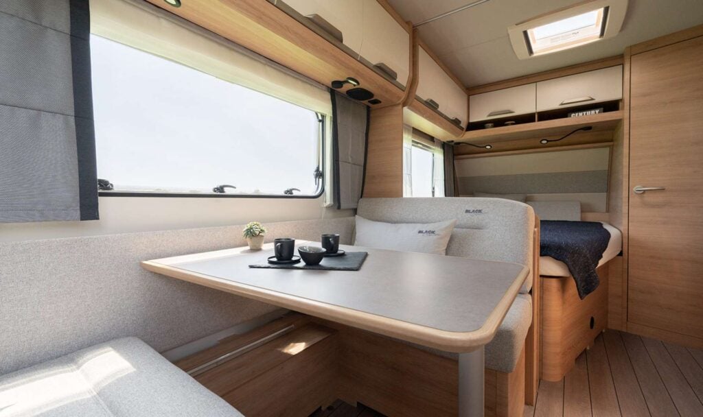 Knaus Black Selection