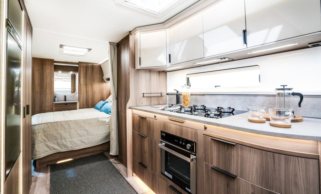 Kabe Royal 780 TDL E8, kök