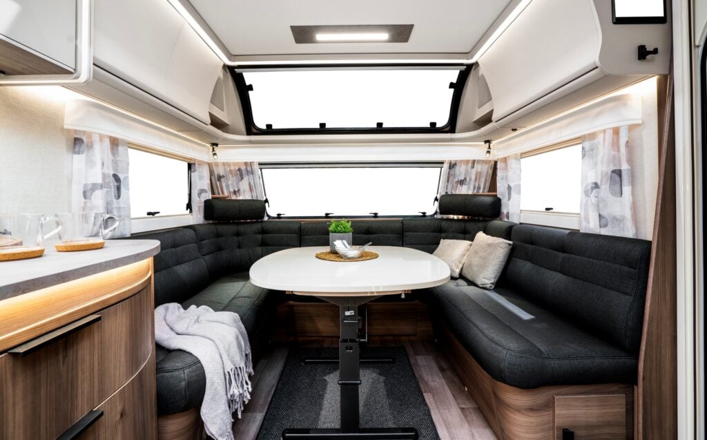 Kabe Royal 780 TDL E8, sittgrupp