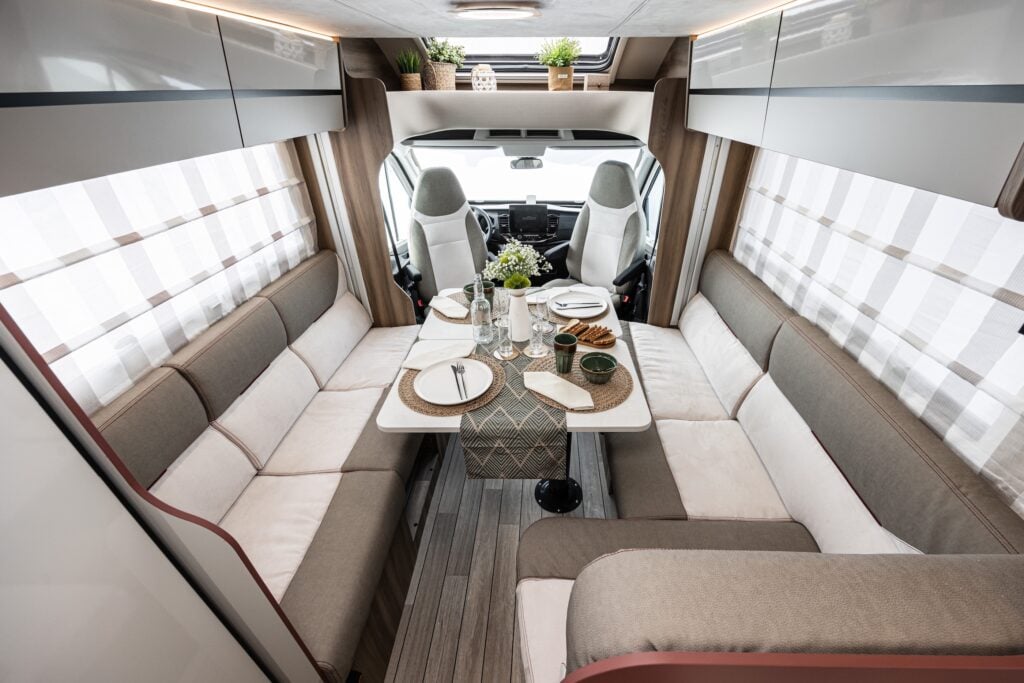 Roller Team Kronos 274 interiör