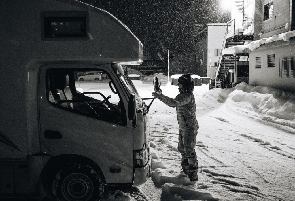 Husbil i japansk vinter
