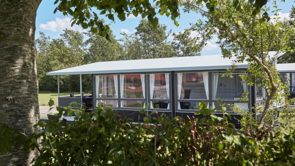 HC undersöker standby-tält