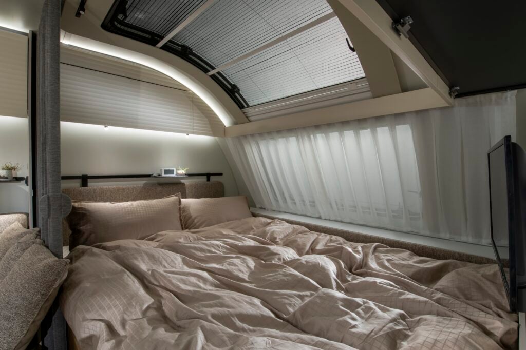 Adria Adora 573 PT, dubbelsäng