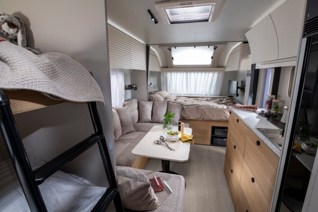 Adria Adora 573 PT, överskåpsluckor