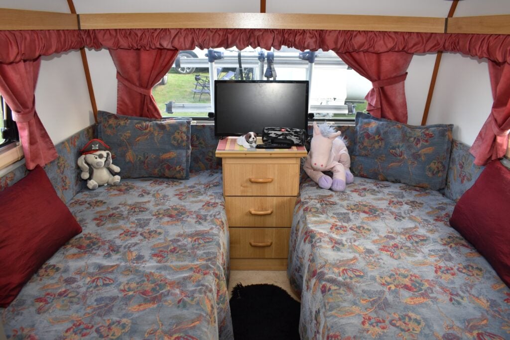 SMV 550E singelbäddar