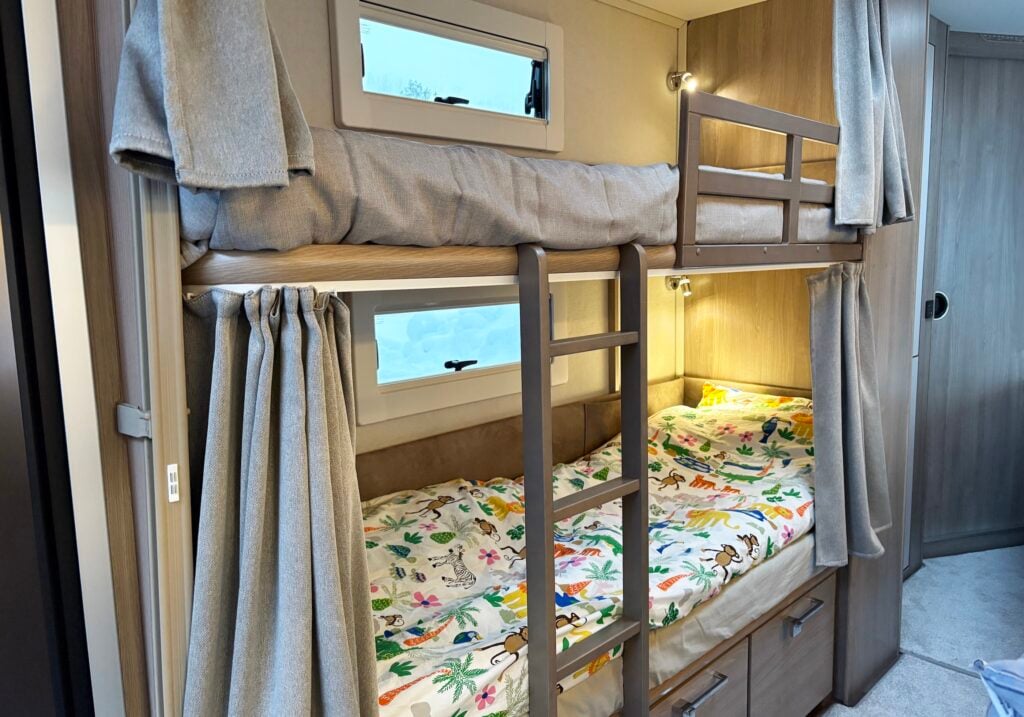 Kabe Royal 780 BGXL, våningssäng