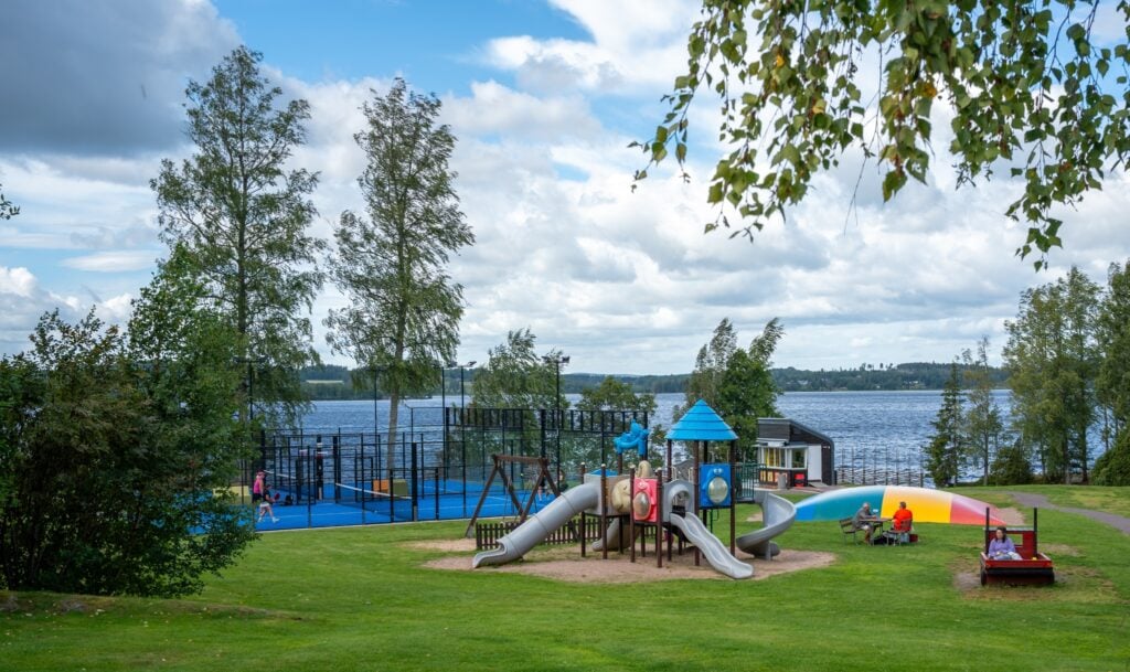 Den gigantiska lekplatsen Frykenbadens camping