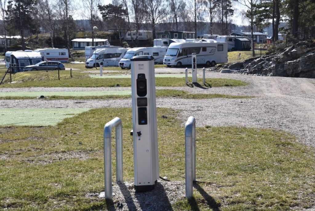 Laddstolpe på camping