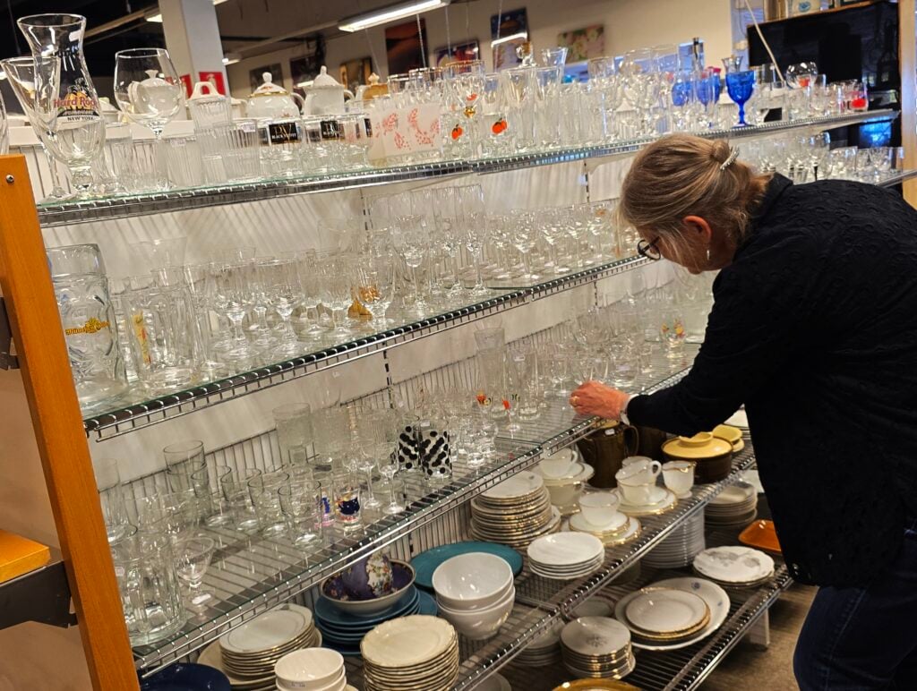 Langdalskyrkans secondhand-affär i Strömsnäsbruk