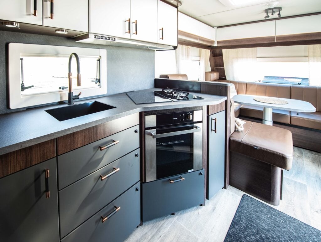 Polar Chimera 590 FWL, kök