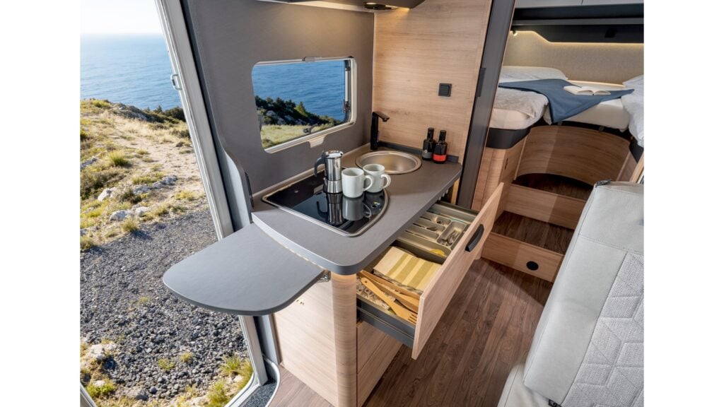 Knaus L!VE TI Black Selection 650 MEG