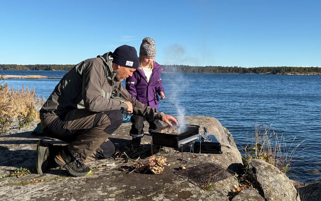 Korvgrillning vid havsbandet